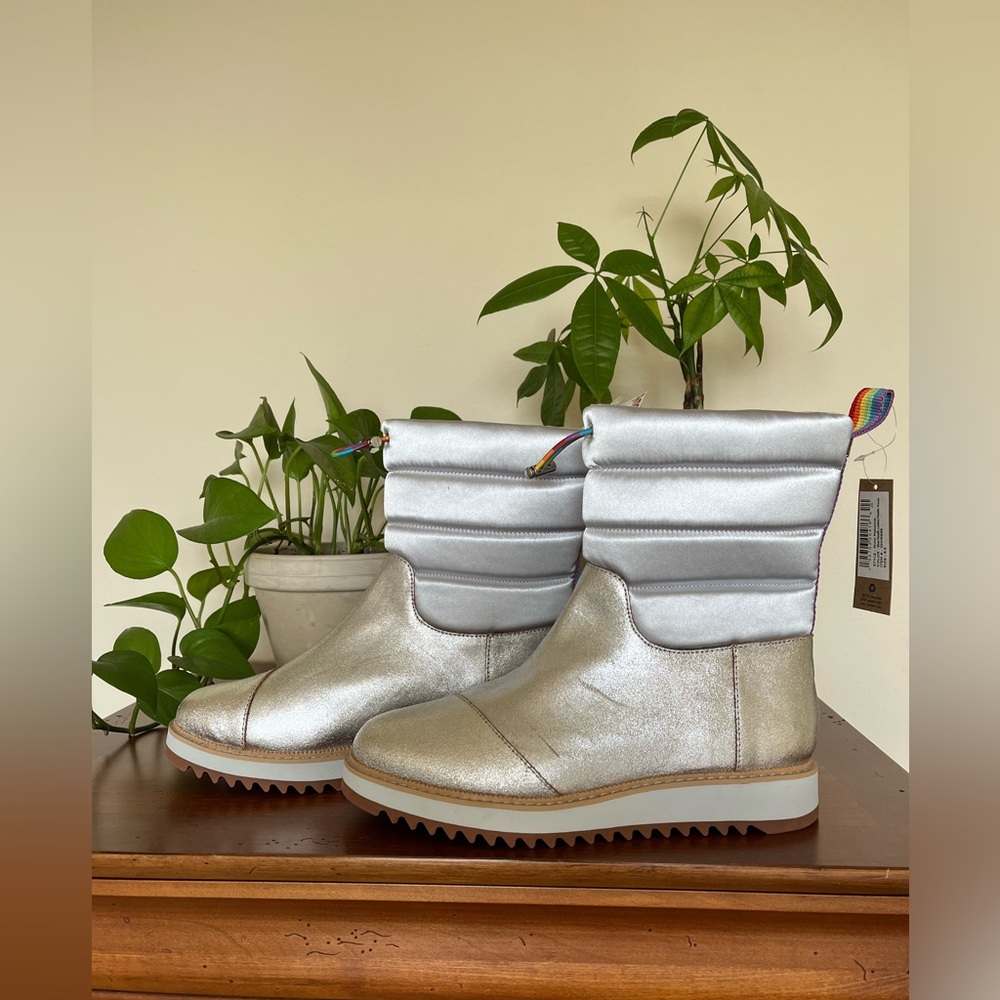TOMS Womens Makenna Metallic Quilted Winter & Snow Boots